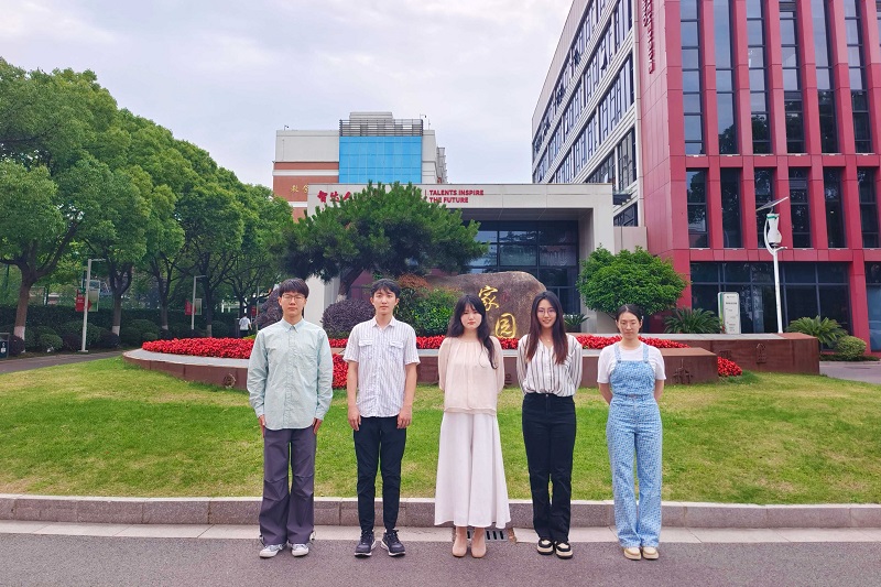 学生支部支委合影.jpg